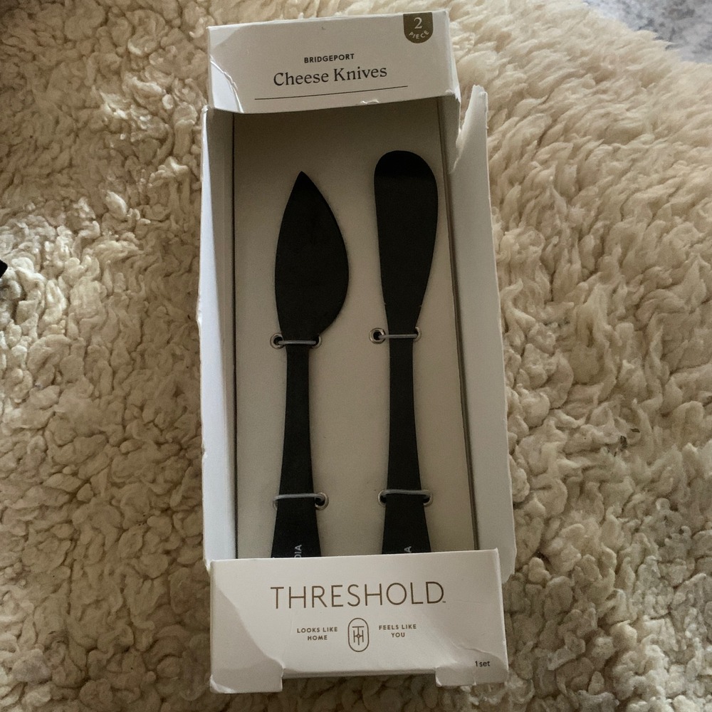 Threshold‎ Bridgeport Black Stylish Cheese Knives